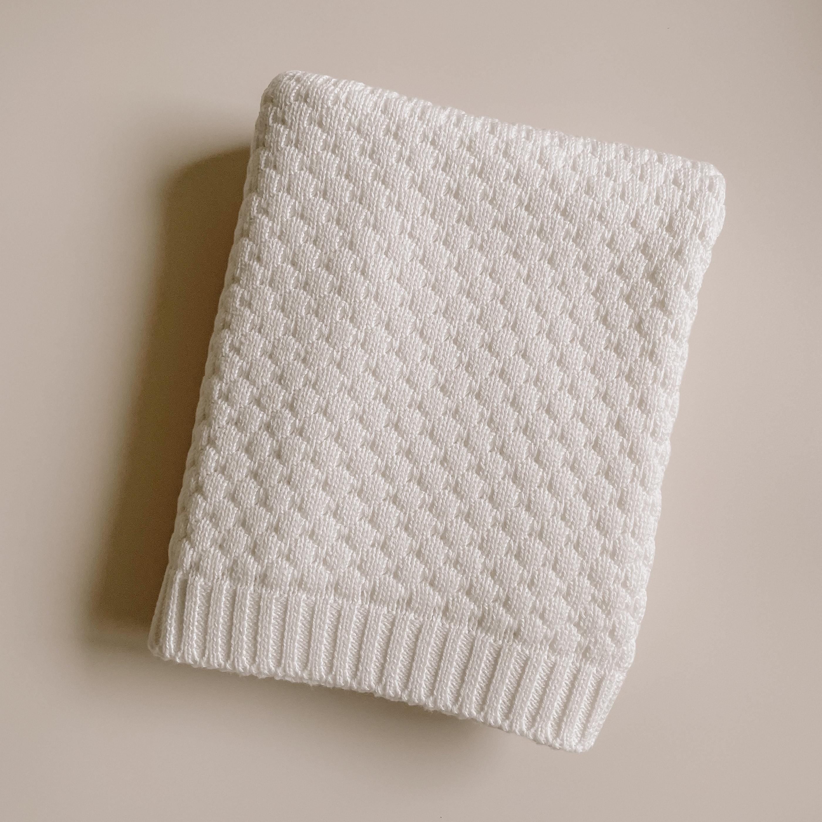 Personalized Baby Gift Set: Cotton Blanket & Wood Name Sign
