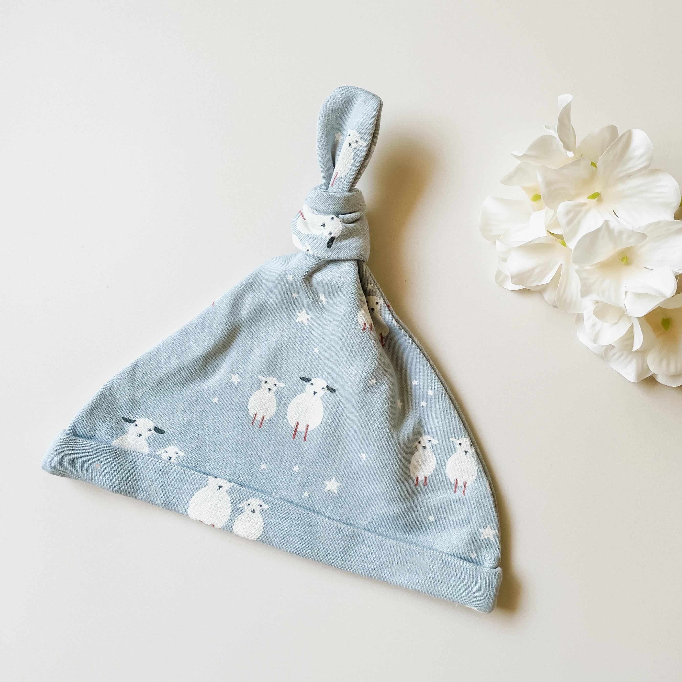 Lamb Print Cotton Swaddle and Beanie Set: Newborn Gift